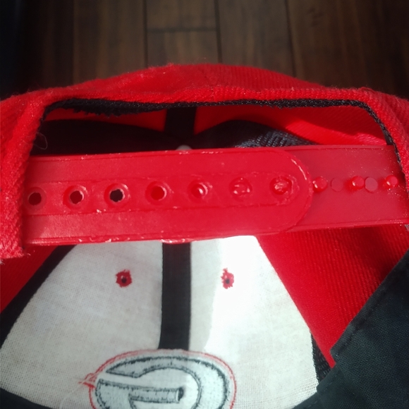 Georgia Bulldogs hat with classic G. Baseball style. Best for smaller head. GUC - Picture 11 of 12